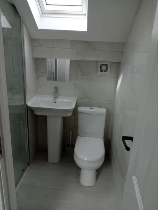 Roovi'S Nest Villa Nottingham Exterior photo